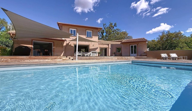 Family villa with heated pool in Porto Vecchio!