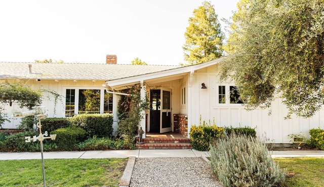 Farmhouse Santa Ynez Valley in the heart of Los Olivos Wine Tasting Town!