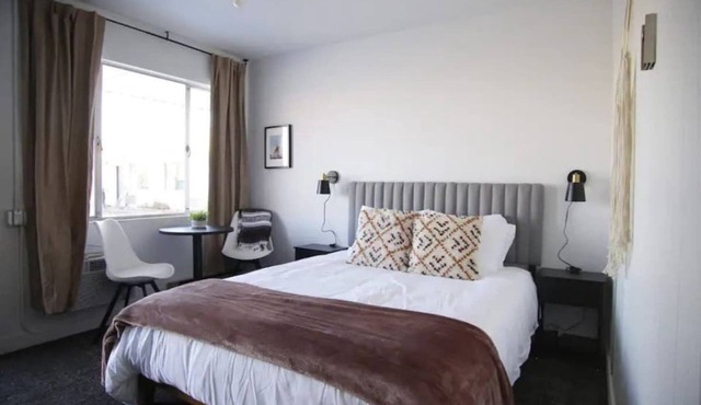 Fillmore Lodge: Cozy 1-Queen Room at a BEST Price