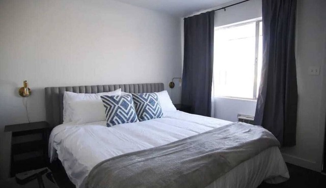 Fillmore Lodge: One King Room with Lowest Rates!