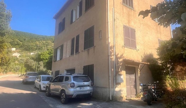 First floor of a village house, 15 minutes from the sea