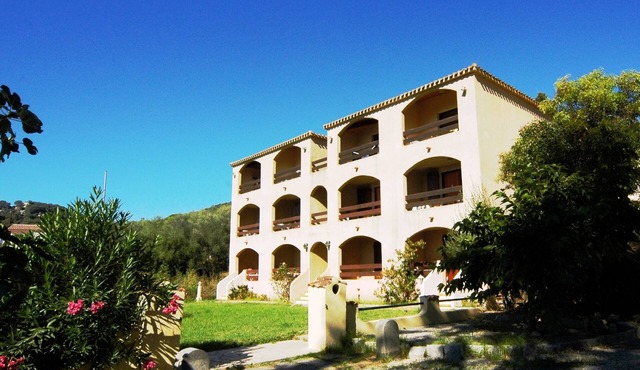 Flat with terrace, lovely sea and gulf view,restaurant,village walking distance