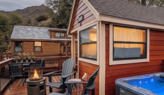 Flow Cabin | Hot Tub, Cold Plunge, Red Rock Canyon View, Stargazing Deck, Fire Pit