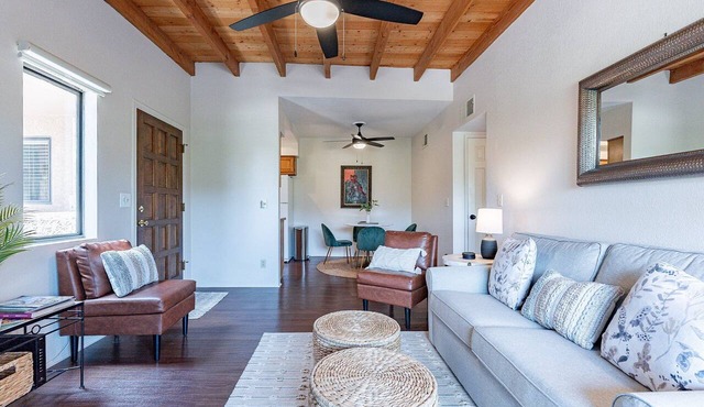 Foothill Living in Sabino Springs at it's best - Open floor plan and location