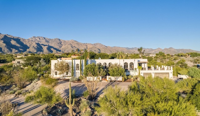 Foothills Luxury Casita with Private Pickleball Court