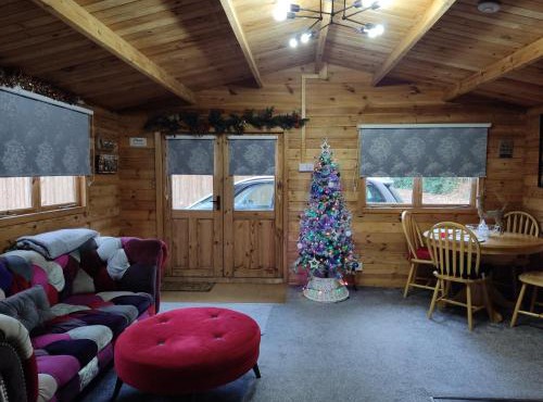 Forest Cabin Retreat-Sleeps 2-Garden Wifi Trails
