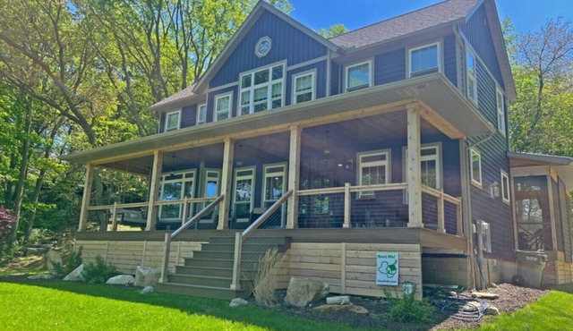 Four Anchors Lakefront Home-3 Bedroom/3 Bathrooms