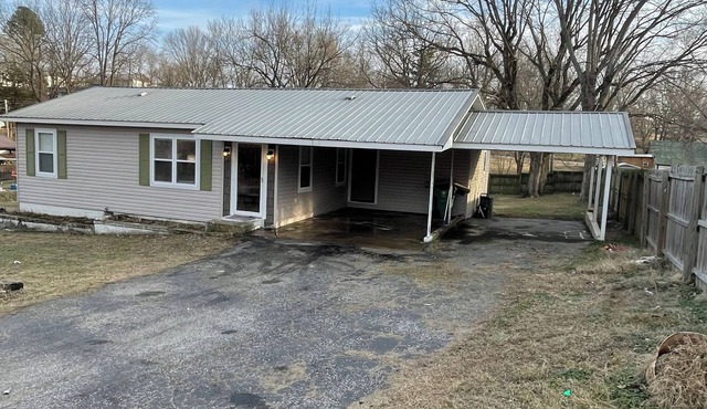 Freshly Updated Remodel-Located In the heart of Mammoth Spring. ready for you!
