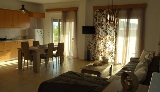 Fully renovated apartment-ανακαινισμένο διαμέρισμα
