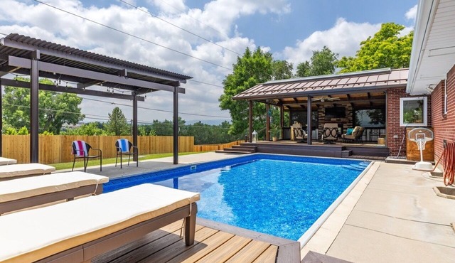 Fun House with Pool, Hot Tub, Cool Outdoor Living Space