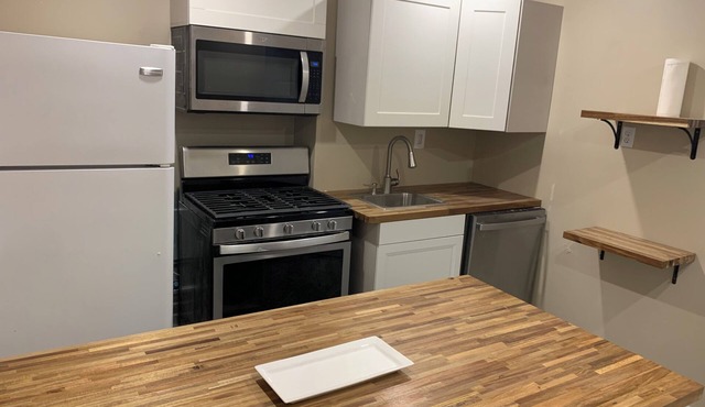 Fun & Relaxing 2BR/2BA Basement– Hot Tub, Sauna, Arcade & Projector, Sleeps 7