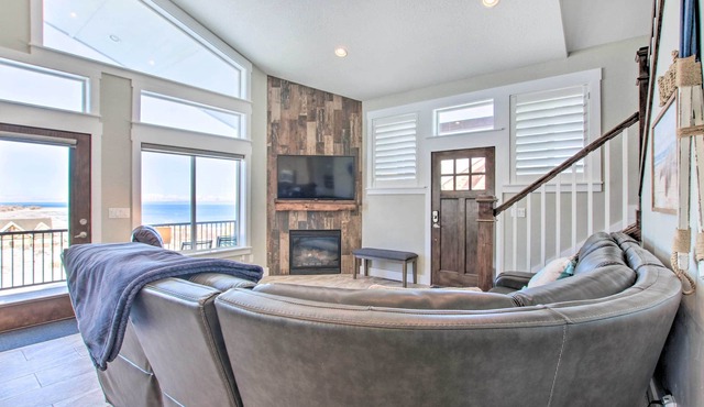 Garden City Gem: Private Hot Tub & Game Room!