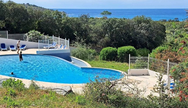 Garden level, air-conditioned, beach 200m away and swimming pool.