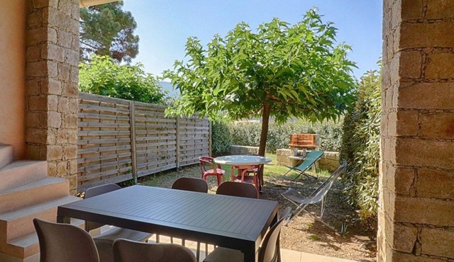 Garden Level Apartment, 3 Bedrooms, 6 Sleeps, Close to Beach in Calcatoggio
