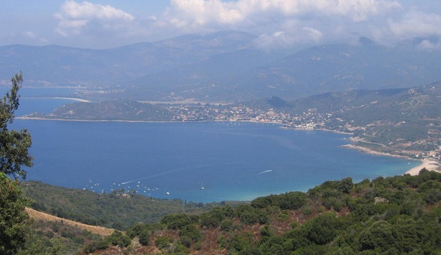 Garden level, sunny, very quiet, swimming pool and spa 10 km from the beaches