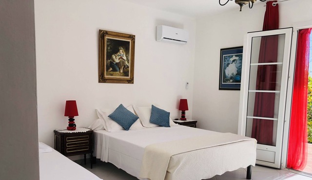 Garden View-Triple room-Ensuite with Bath