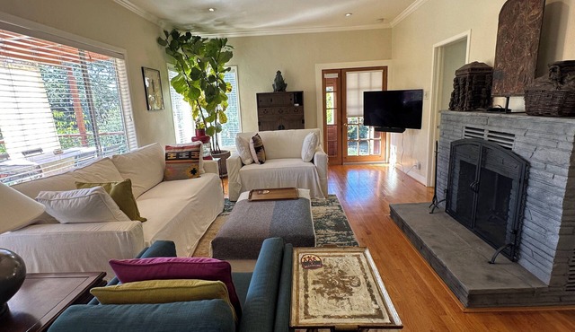 Gated Cottage with 4 Porches, Stone Walls, Garden, Wineries and Vineyard Views