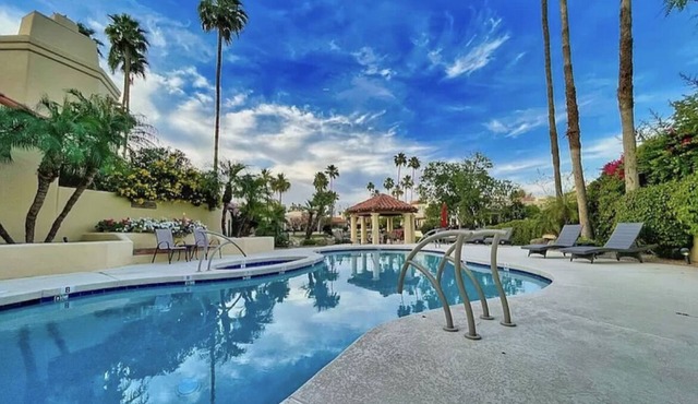 Gated - Waterfront 2 bedroom 3 bathroom-Heated pool and spa access