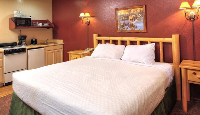 Get Outdoors! Nature Setting, Walking Trails, Pool, Near Woods Canyon Lake