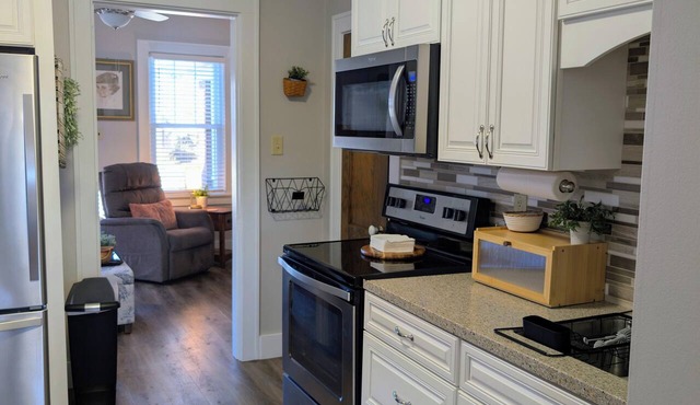 Gigi's Place - Charming Downtown Eaton Stay