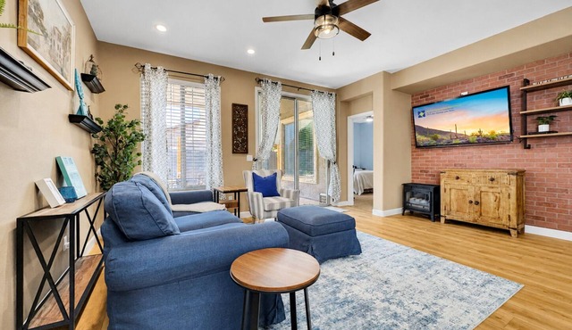 Gilbert Family Home! Relocation, Remodeling, Visiting Family. 30 Night Min.