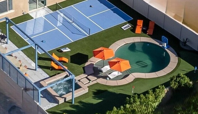 Glamorous 8-Bedroom Luxury Retreat with Theater Room & Pickleball Court | Sleeps 20