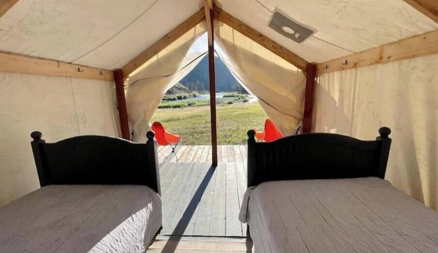 Glamping Tent for 2 on the Salmon River, Breakfast Included, 2 Twin Beds