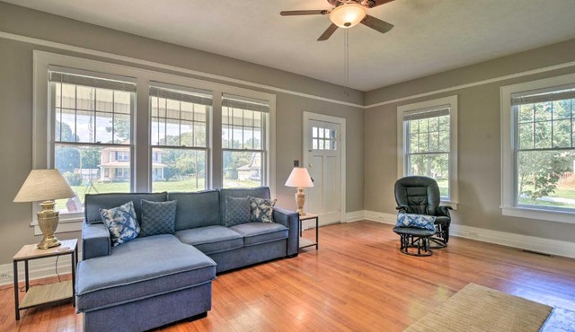 Glasgow Home w/Porch: Close to Lake & Caves!