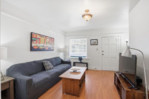 Golden Hill 1 bedrooms
