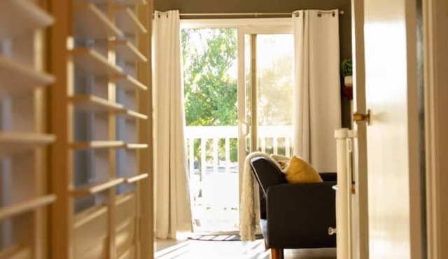 Golf Course Stay, Close to Pinnacles, King Bed