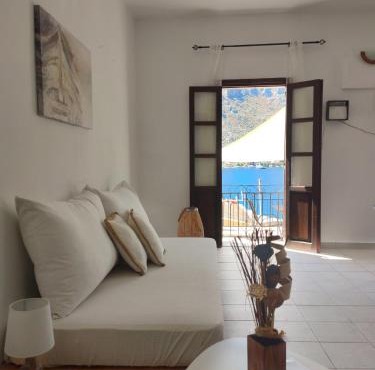 Gompos Apartment - Cozy Apartment next to the sea - Amazing Sea View