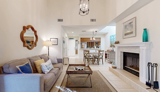 Gorgeous condo w/shared tennis court & nearby playground