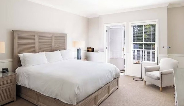 Gorgeous Décor + Vintage Vibes with Easy Access to Iconic Redwood Forests