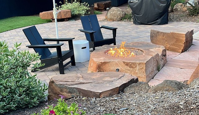 Gorgeous Home-Amazing Yard-Fire Pit-Walk to Town