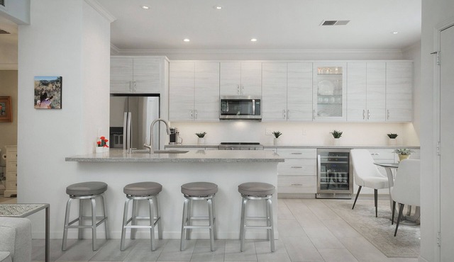 Gorgeous Luxury Condo - Walk to Kierland Commons
