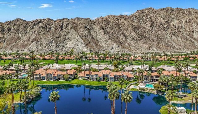 Gorgeous PGA West Condo with Lake Views