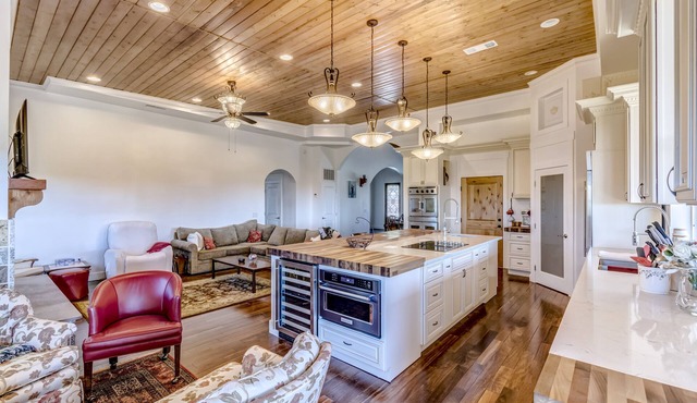 Gorgeous Spanish Colonial near mountain trails