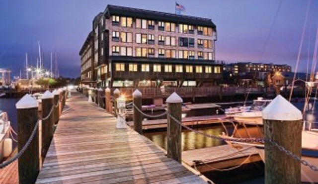 Gorgeous Views from EVERY room, Be right on Newport Harbor