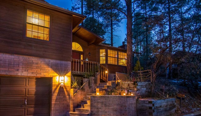 Granite Creek Retreat- Beautiful 5 Bedroom Home 5 minutes from Whiskey Row