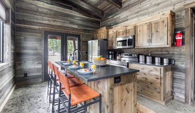 Grasshoppers Escape|Cozy Cabin, World Class Fishing, Firepit, 30m Yellowstone
