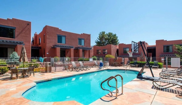 Great Amenities for Groups! 3 Serene Units, Pool, Close to Sedona Trail Zen