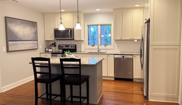 Great Cottage and Close to Beach - Book Your Vacation Now!