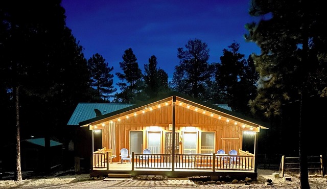 Greer Mountain Cabin: Scenic Deck, Rustic Charm & Stress-Free Parking