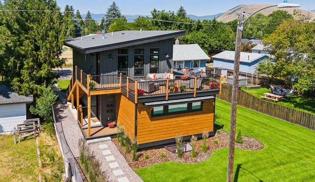 Griz Country Cottage - New Top Level Tri-Plex in the University District