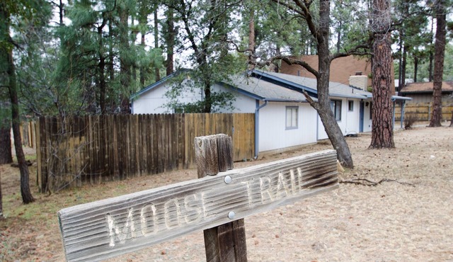 Groom Creek 4 BR Cozy Home Sleeps 10