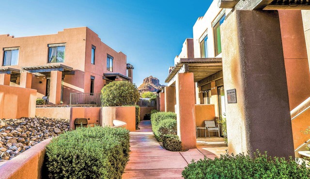 Group Vacation Destination! 4 Spacious Units, Pool, Kitchen, Parking