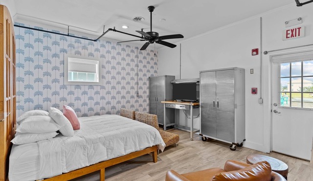 Guest House Topsail - Two Bedroom Suite in hotel on Topsail Beach, North Carolina
