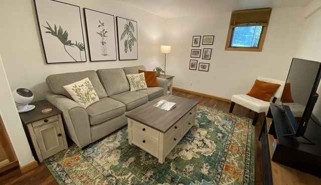 Guest Suite with Hot Tub, sleeps 4 - No nonsense fee