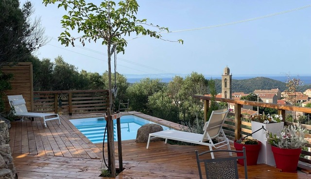 'Guetali Du Rocher' with Sea View, Wi-Fi and Air Conditioning