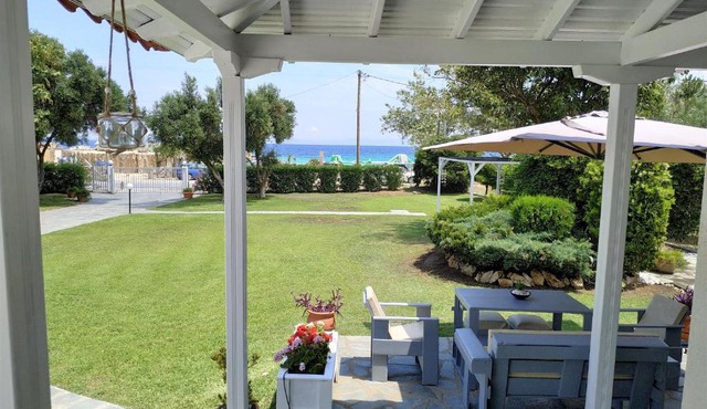 H&V Beachfront House in Trani Ammouda, Ormos Panagias